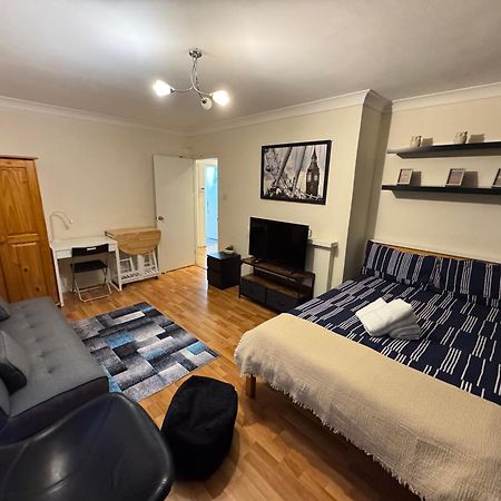 Huge And Affordable 3 Bedroom Flat In Hammersmith For 7 People With Welcome Breakfast London Eksteriør bilde