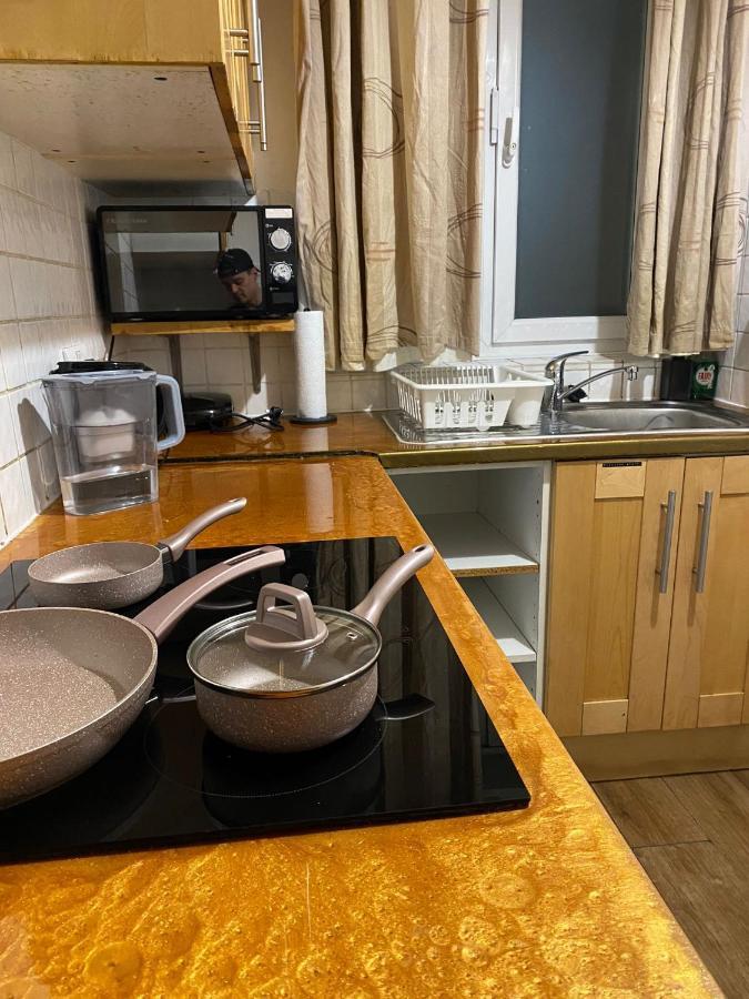Huge And Affordable 3 Bedroom Flat In Hammersmith For 7 People With Welcome Breakfast London Eksteriør bilde