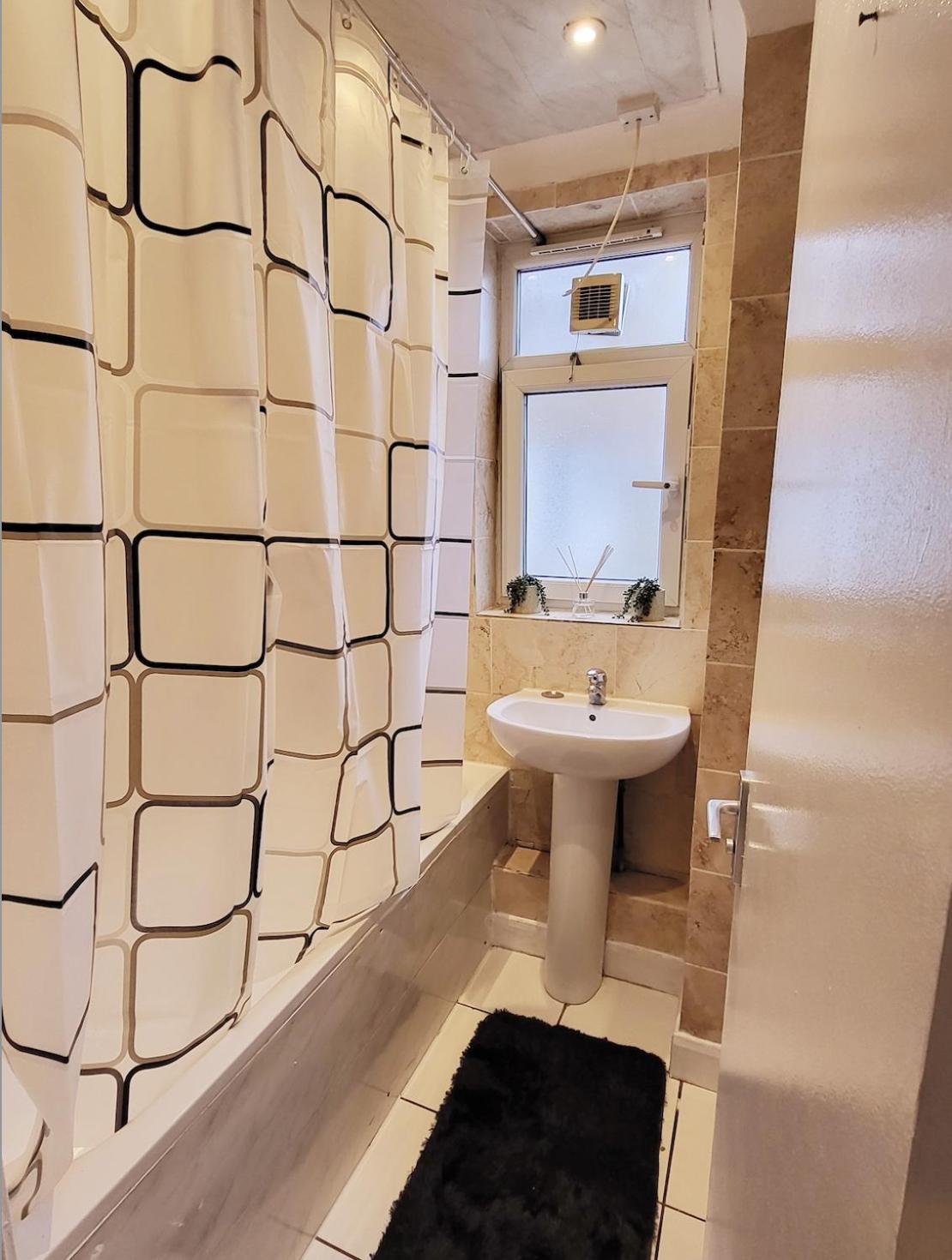 Huge And Affordable 3 Bedroom Flat In Hammersmith For 7 People With Welcome Breakfast London Eksteriør bilde