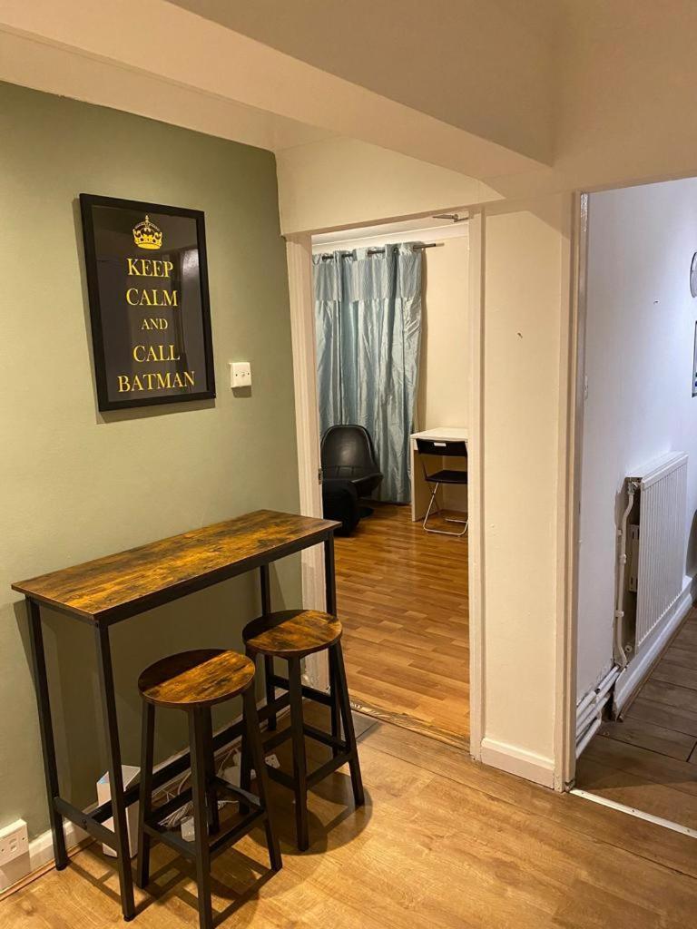 Huge And Affordable 3 Bedroom Flat In Hammersmith For 7 People With Welcome Breakfast London Eksteriør bilde