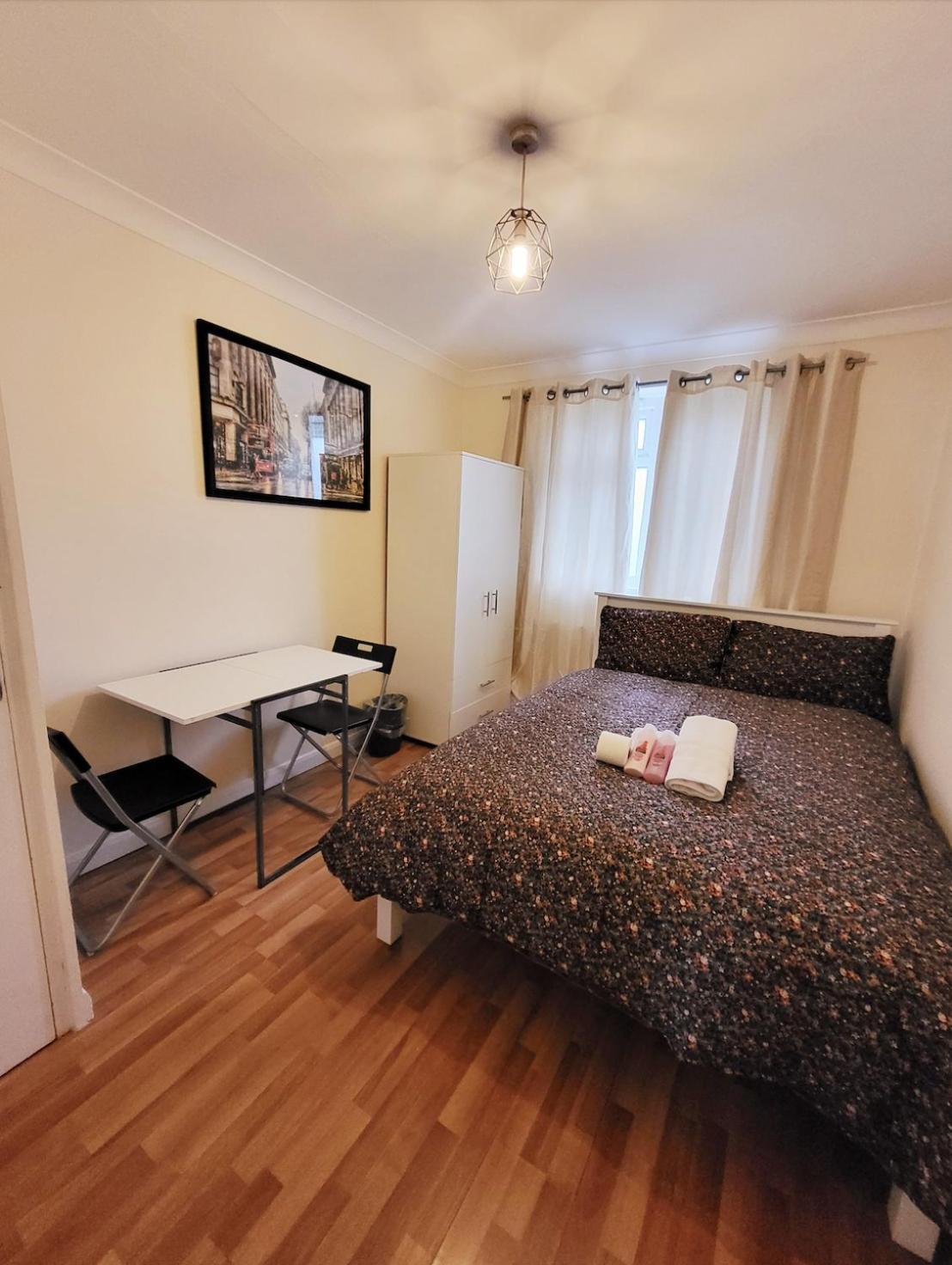 Huge And Affordable 3 Bedroom Flat In Hammersmith For 7 People With Welcome Breakfast London Eksteriør bilde