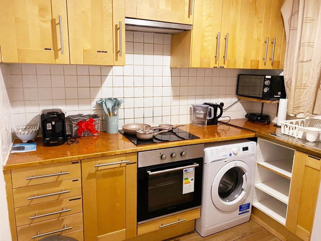 Huge And Affordable 3 Bedroom Flat In Hammersmith For 7 People With Welcome Breakfast London Eksteriør bilde