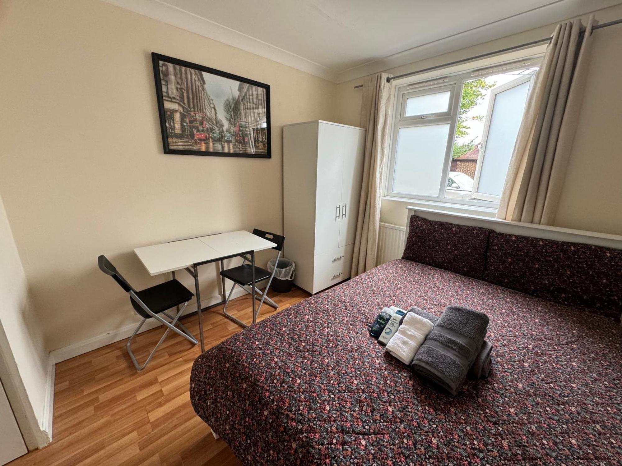 Huge And Affordable 3 Bedroom Flat In Hammersmith For 7 People With Welcome Breakfast London Eksteriør bilde