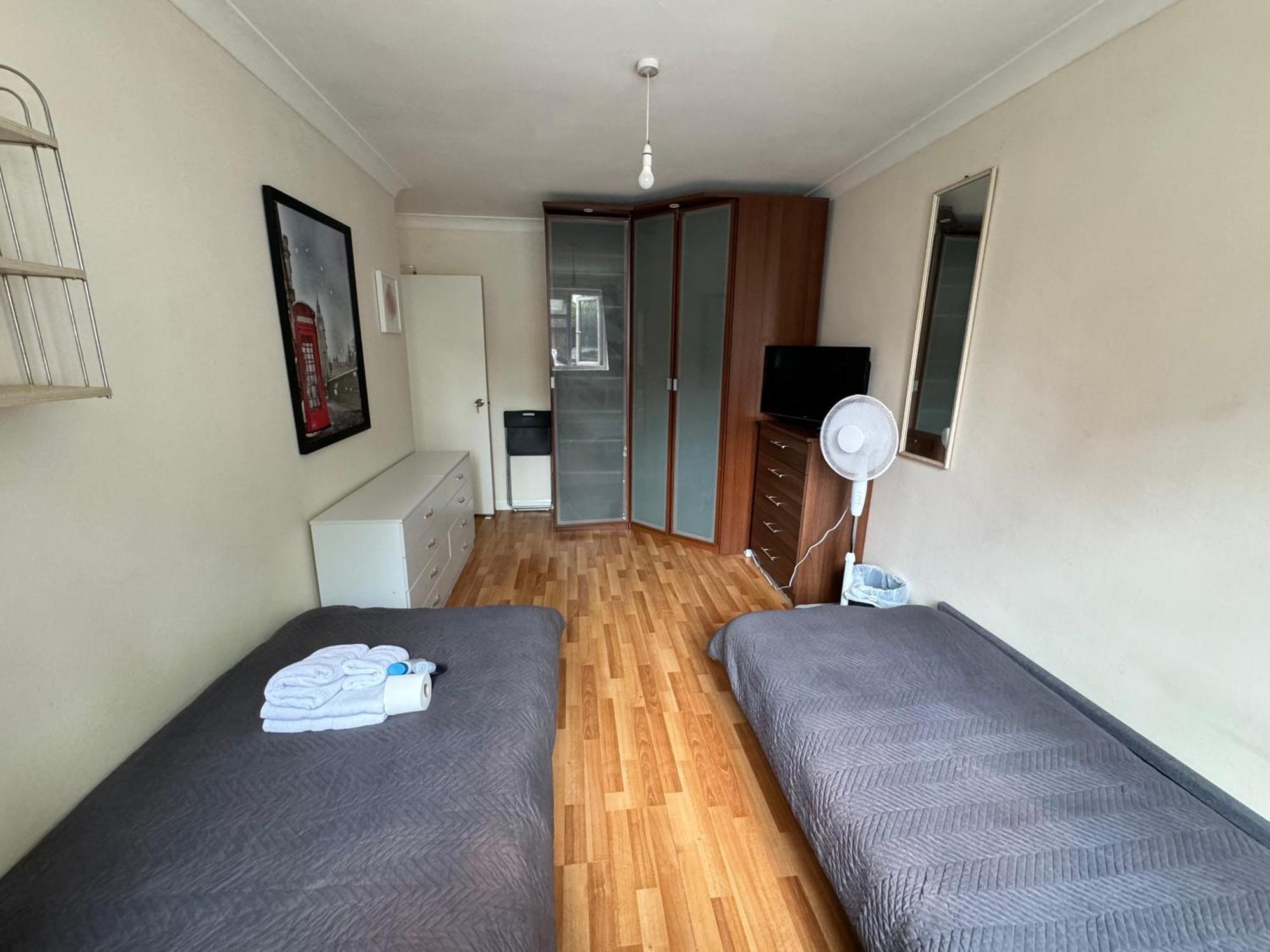 Huge And Affordable 3 Bedroom Flat In Hammersmith For 7 People With Welcome Breakfast London Eksteriør bilde